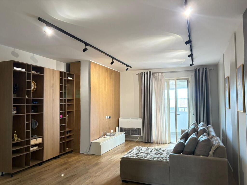 Apartament 2+1+2 për shitje Vila e Zogut Durres