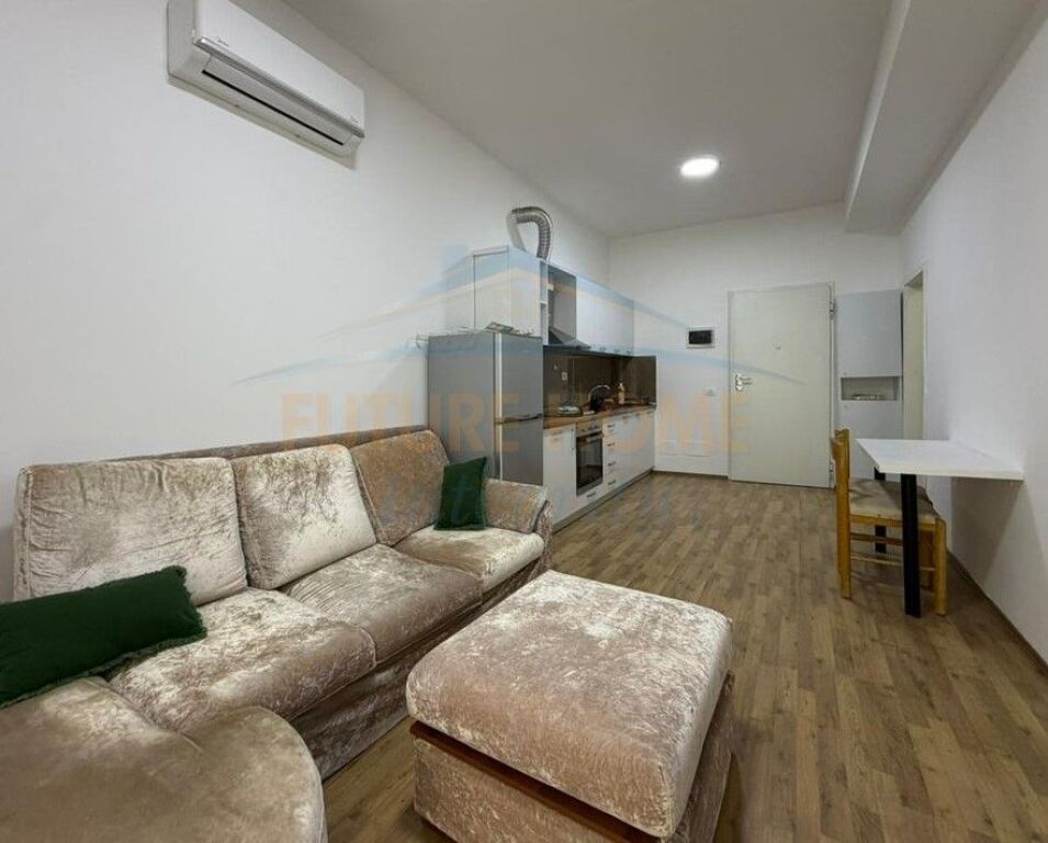 Affitto, Appartamento 1+1, Complesso Mangalem 21, Tirana.