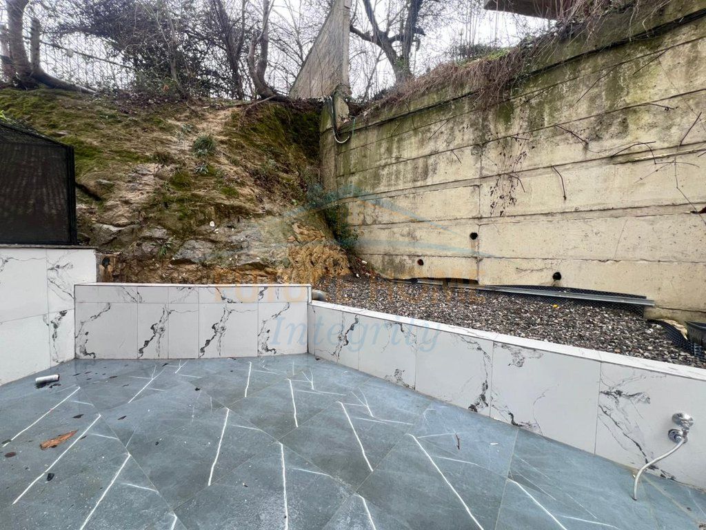 Affitto, Appartamento 2+1+2+Veranda, Giardino Botanico, Tirana.