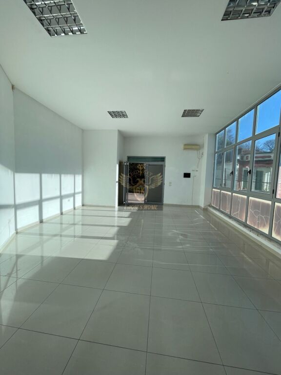 🏢 AMBIENT ME QERA – Pranë Albanian College Durres