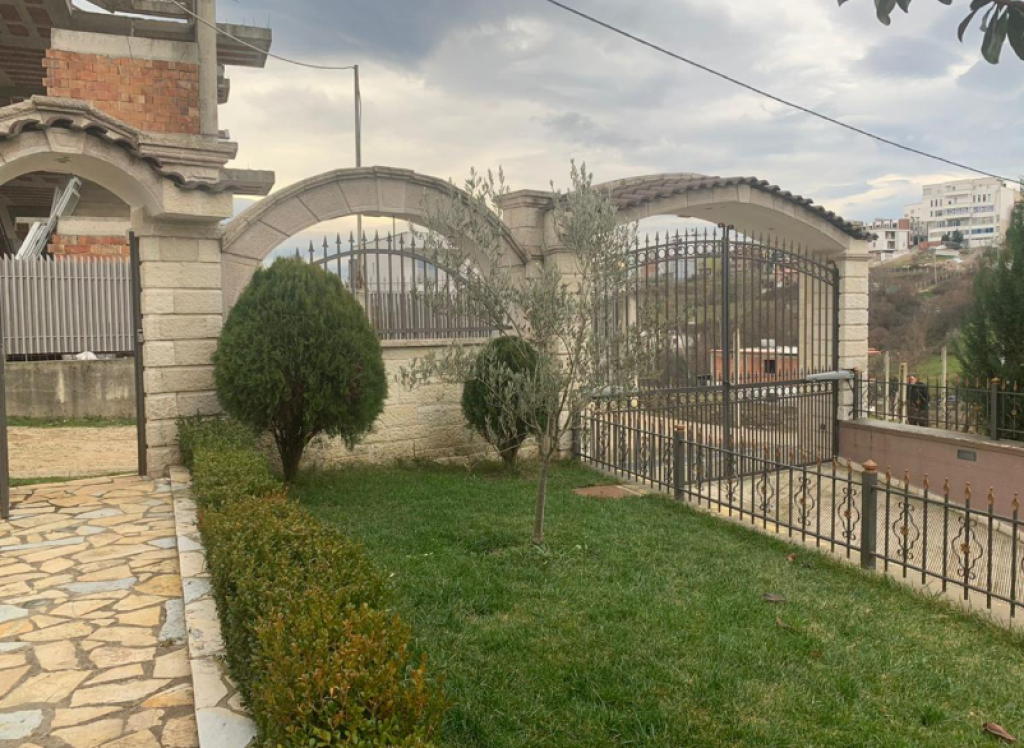 Villa di Lusso in Vendita – Farkë