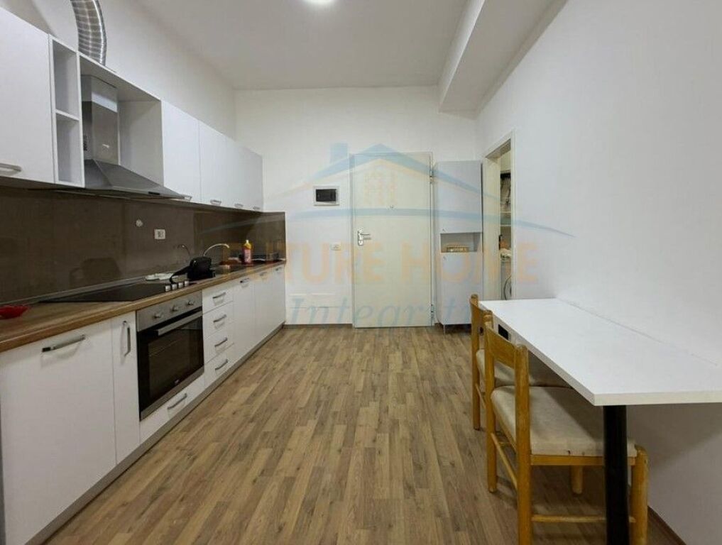 Affitto, Appartamento 1+1, Complesso Mangalem 21, Tirana.
