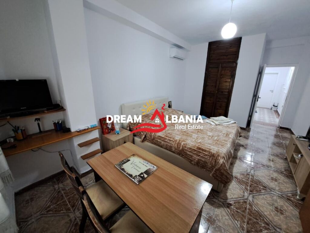 Vile 2 Kateshe+Papafingo ne Shitje, Brenda Unazes Vogel, prane Arkivit Qendror ne Tirane (ID 4151212)