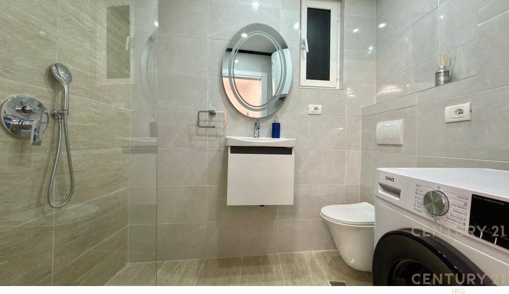 Jepet me qera apartament modern 1+1, Rruga e Dibres tek Medreseja!