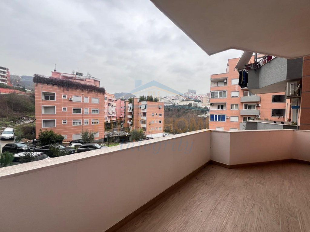 Affitto, Appartamento 2+1+2+Veranda, Giardino Botanico, Tirana.