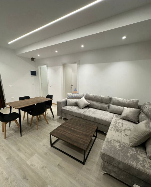 JEPET ME QERA APARTAMENT 1+1 "ZOGU I ZI, MBRAPA TIRANA BANK" 65.000 LEKE