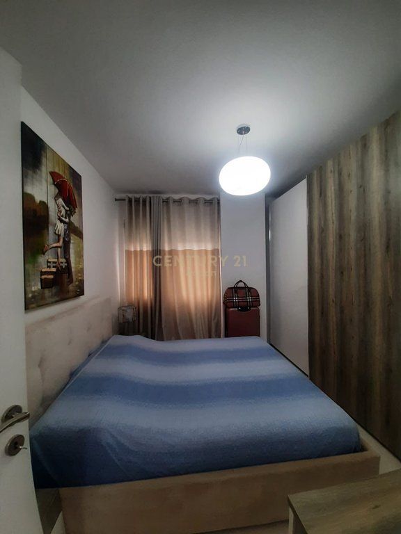 Shitet apartament 1+1 te kompleksi Usluga!