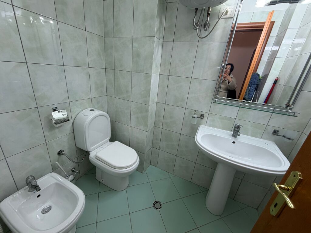 2+1,arredato,al giardino zoologico,prezzo 800 euro,con parcheggio