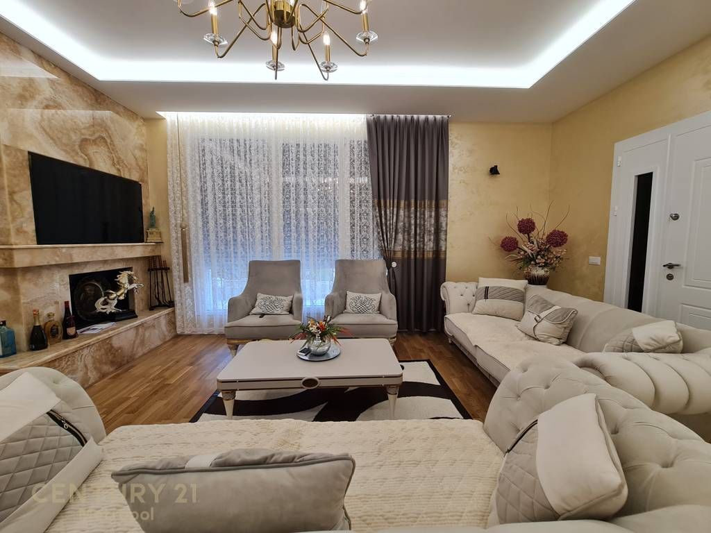 OFROJ PER SHITJE VILE ME PISHINE NE GJIRIN E LALZIT-REZIDENCA GALA! 420,000 €