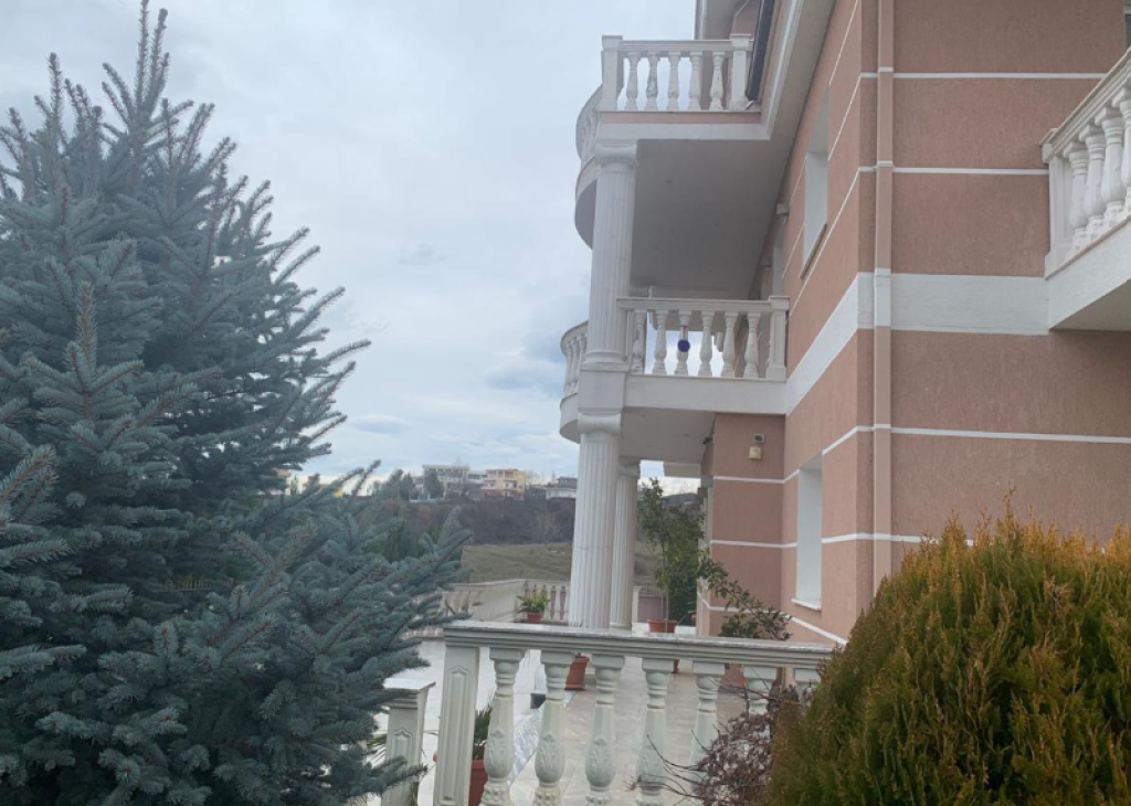 Villa di Lusso in Vendita – Farkë