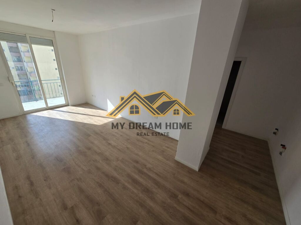 Shitet Apartament 2+1+2 Ne Plazh Durres!