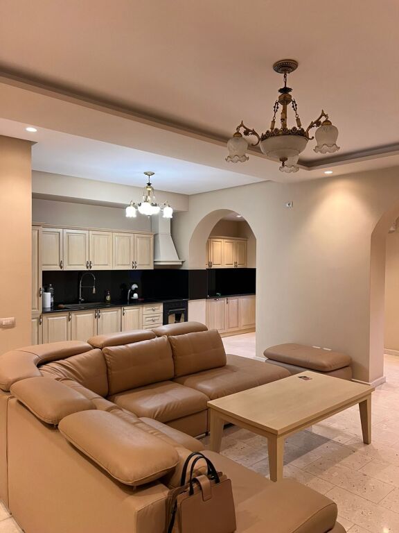SHITET APARTAMENT 2+1 + VERANDË 📍 Liqeni i Thatë – Kompleksi FZ