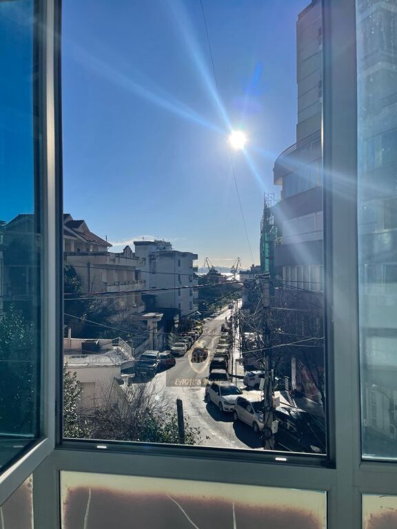 🏢 AMBIENT ME QERA – Pranë Albanian College Durres