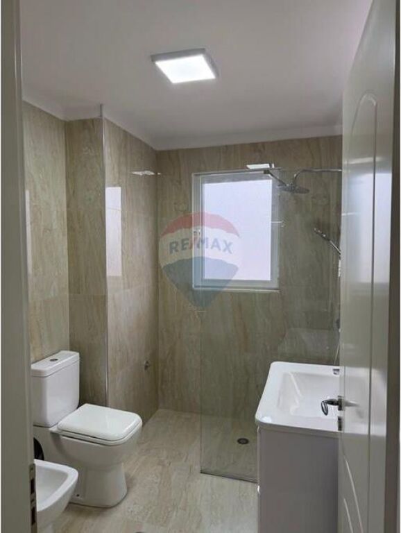 Apartament 2+1 per qira prane qendres