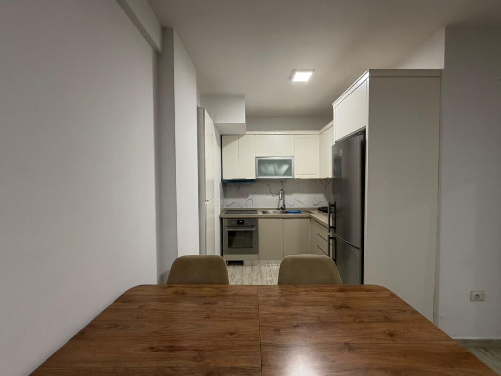 Apartament 1+1 per qira prane Concord Center tek Rruga 5-Maji.