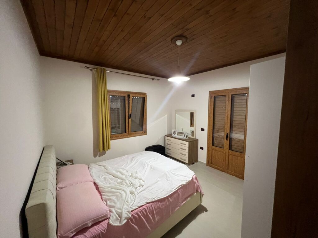 Vilë me qera