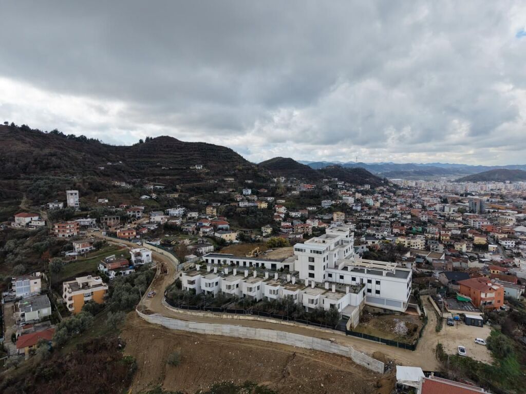 VILLAS FOR SALE NEAR KODRA DIELLIT