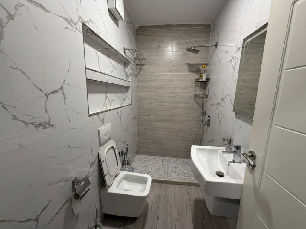 Apartament 1+1 per qira prane Concord Center ne Rrugen 5-Maji.