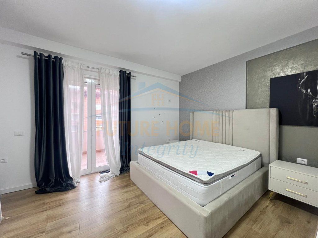 Affitto, Appartamento 2+1+2+Veranda, Giardino Botanico, Tirana.