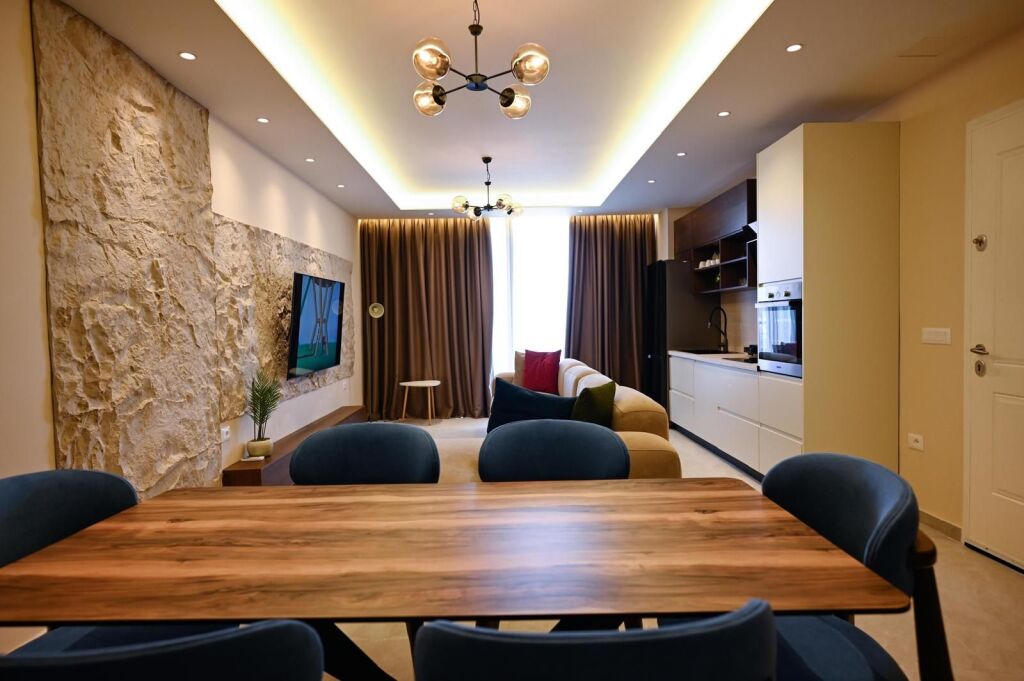 FOR SALE APARTMENT 3+1+3 NEAR SIXTH STREET - SARANDE