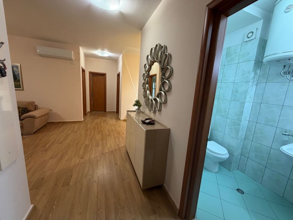 2+1,arredato,al giardino zoologico,prezzo 800 euro,con parcheggio