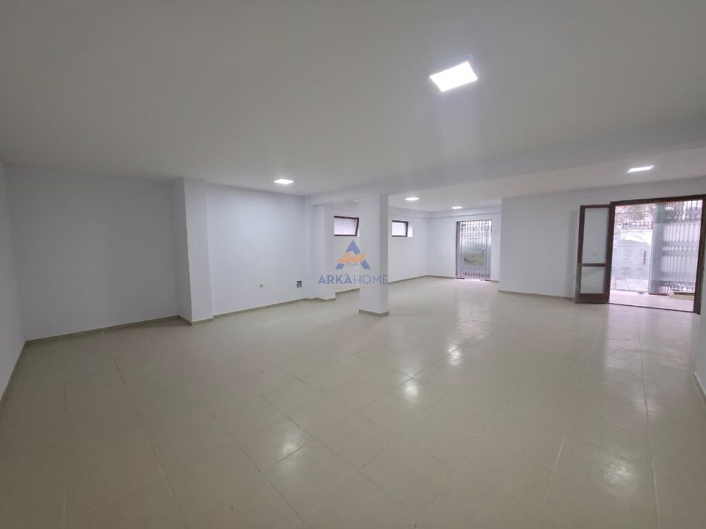 UNITÀ COMMERCIALE IN VENDITA E IN AFFITTO 90 M² "GIARDINO BOTANICO, LA MOSCHEA" VENDITA 180000 EURO (AFFITTO 900 EURO)