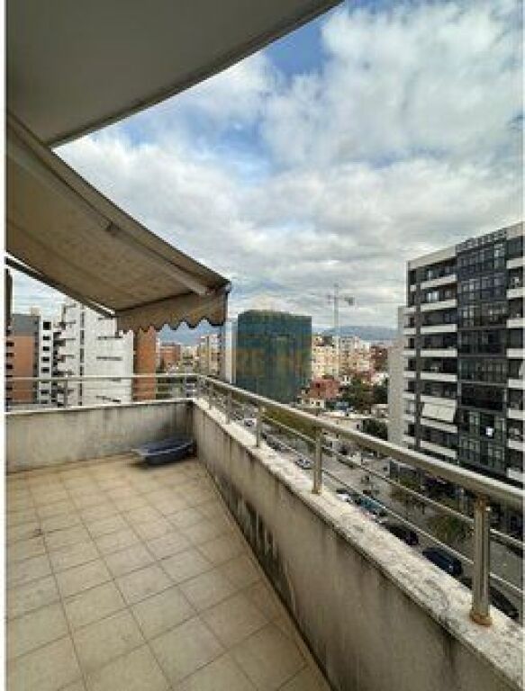 Shitet, Apartament 2+1, Unaza e Re, Prane bar "Xhamero" Tirane