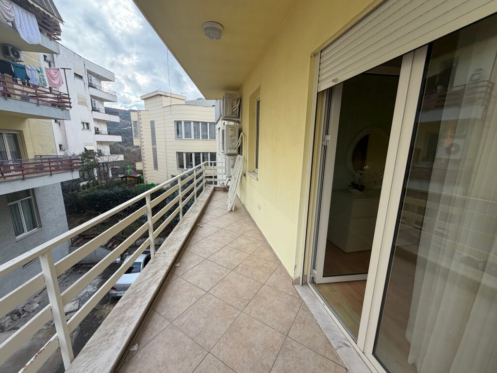 2+1,arredato,al giardino zoologico,prezzo 800 euro,con parcheggio
