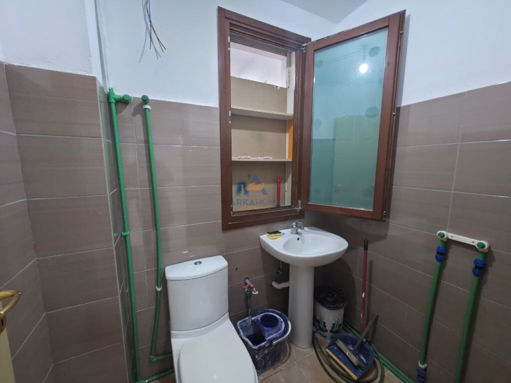 UNITÀ COMMERCIALE IN VENDITA E IN AFFITTO 90 M² "GIARDINO BOTANICO, LA MOSCHEA" VENDITA 180000 EURO (AFFITTO 900 EURO)