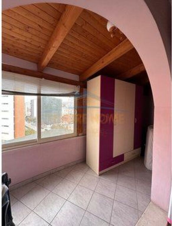 Shitet, Apartament 2+1, Unaza e Re, Prane bar "Xhamero" Tirane