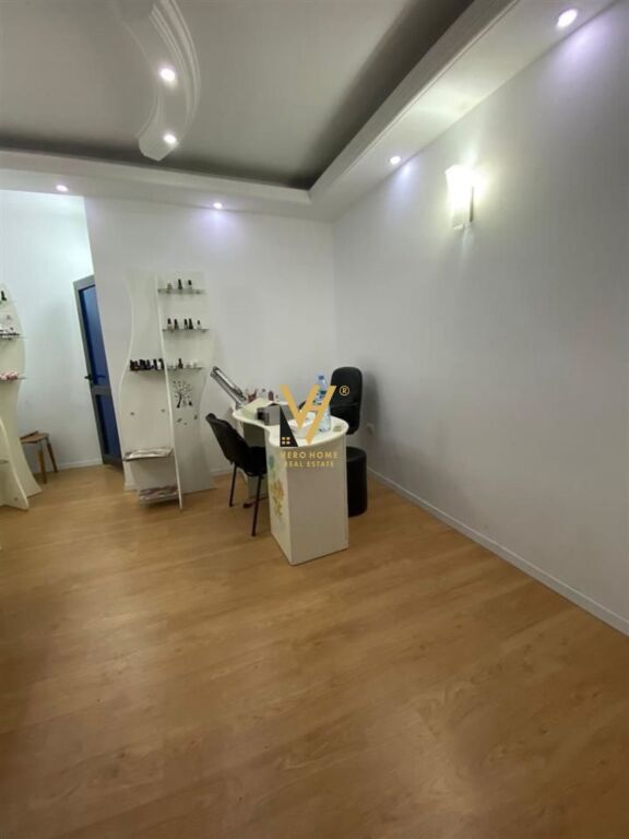 NEGOZIO IN AFFITTO 20 M2 A ALI DEM 350 EURO