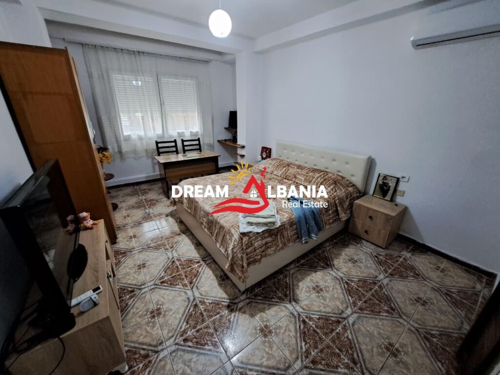Vile 2 Kateshe+Papafingo ne Shitje, Brenda Unazes Vogel, prane Arkivit Qendror ne Tirane (ID 4151212)