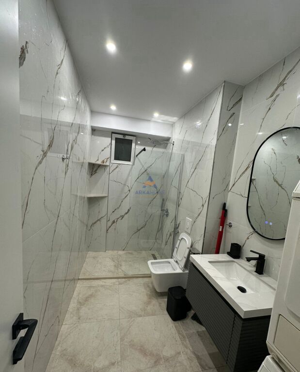 JEPET ME QERA APARTAMENT 1+1 "ZOGU I ZI, MBRAPA TIRANA BANK" 65.000 LEKE
