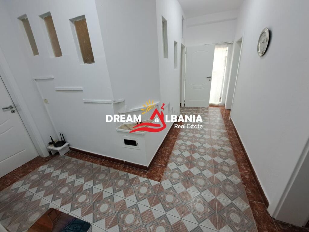 Vile 2 Kateshe+Papafingo ne Shitje, Brenda Unazes Vogel, prane Arkivit Qendror ne Tirane (ID 4151212)