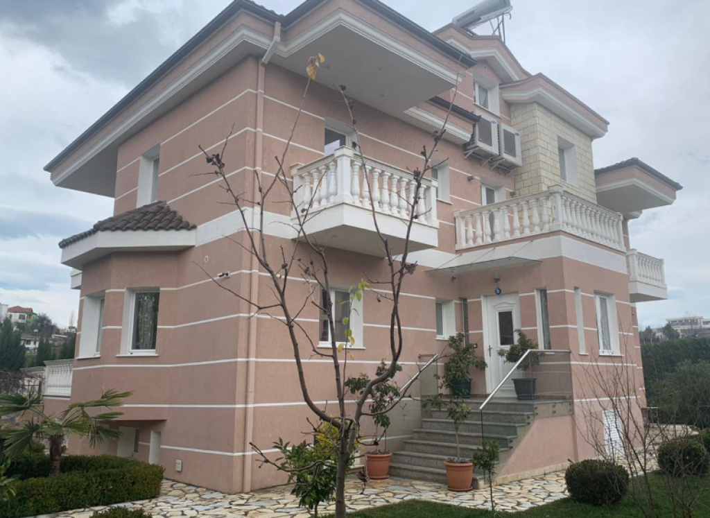 Villa di Lusso in Vendita – Farkë