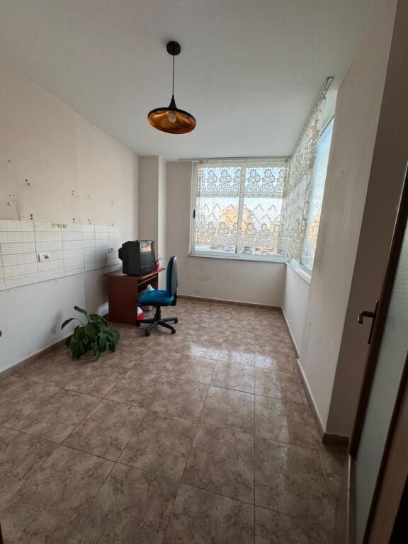 ZYRE ME QERA 80 M2 ISH ESKPOZITA 650 EURO