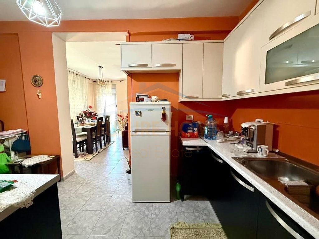 Shitet, Apartament 2+1, Ali Demi