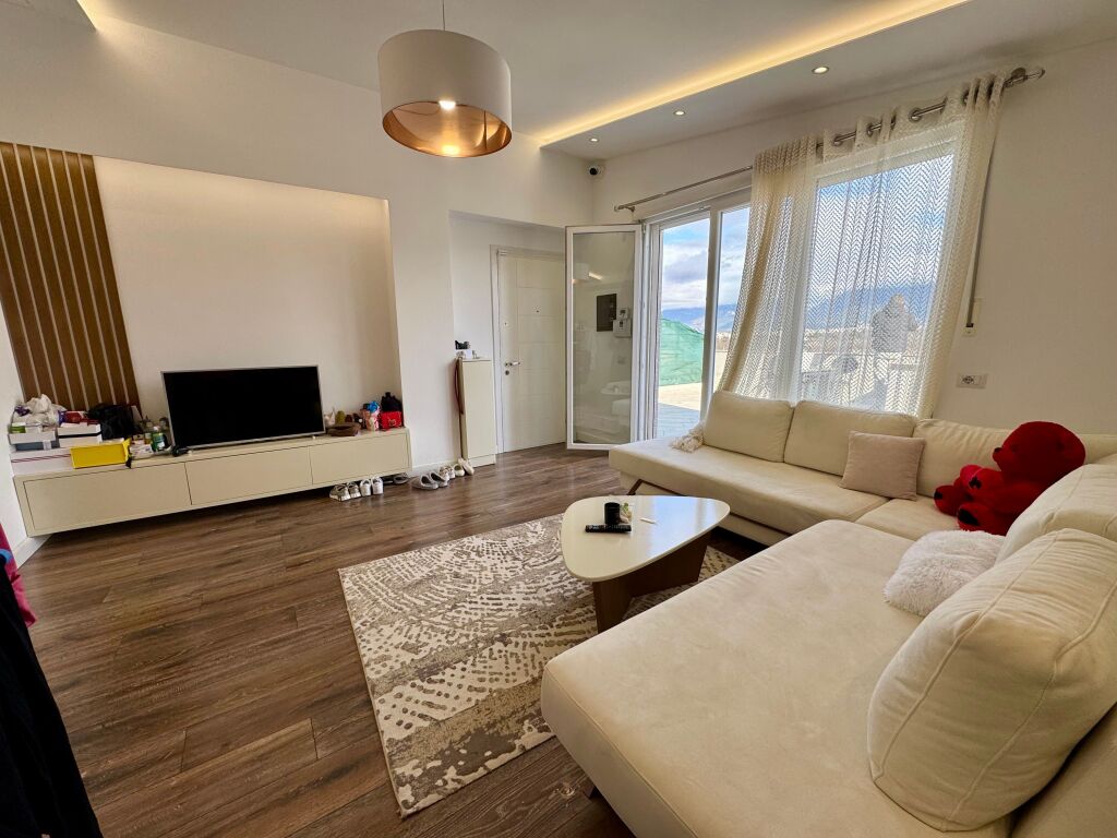 📣 SHITET Apartament 1+1 (Papafingo) me Verande Dhe Parking 📍 Liqeni i Thate 🛣️ Rruga e "Ullishtes" ✨