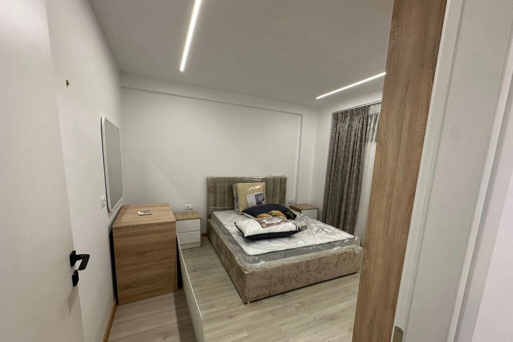 🏠 SHTËPI ME QIRA – ZOGU I ZI