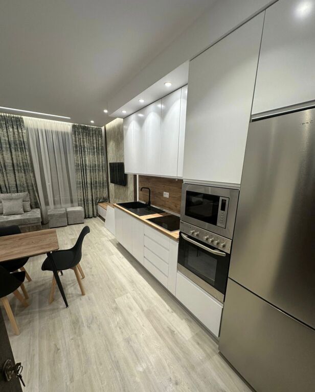 🏠 SHTËPI ME QIRA – ZOGU I ZI