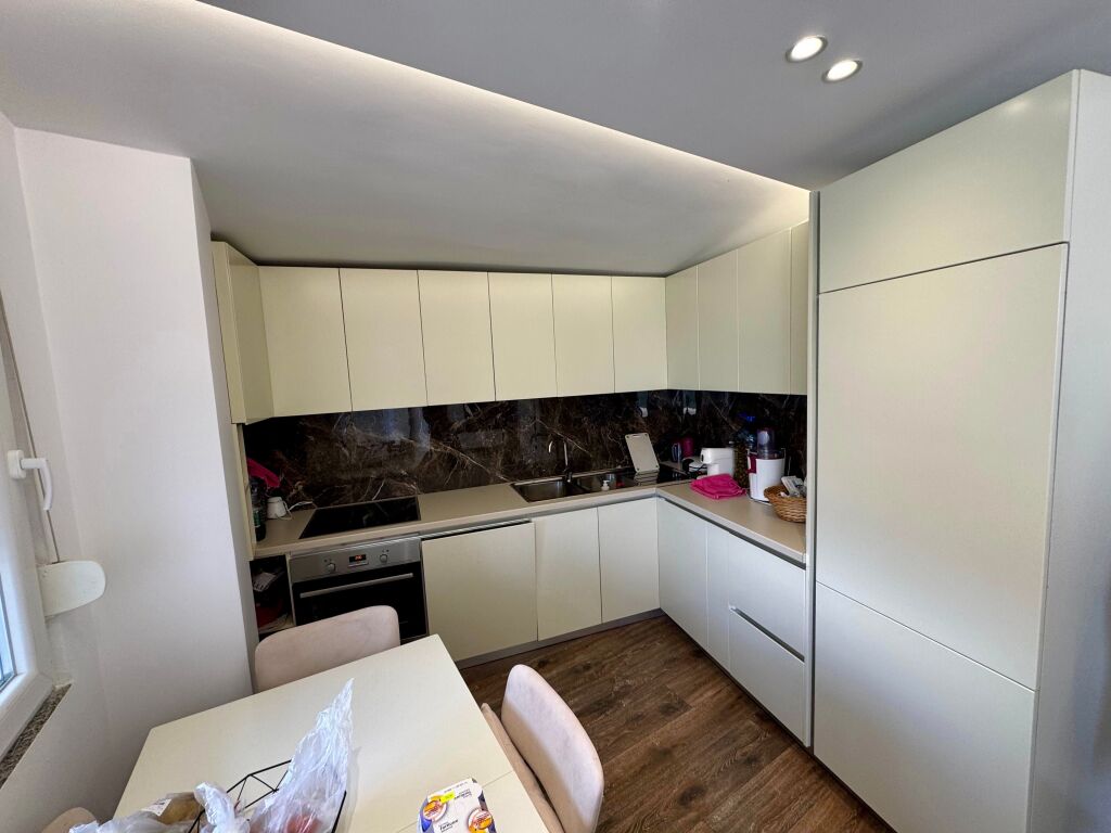 📣 SHITET Apartament 1+1 (Papafingo) me Verande Dhe Parking 📍 Liqeni i Thate 🛣️ Rruga e "Ullishtes" ✨