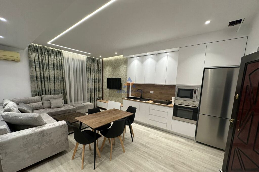JEPET ME QERA APARTAMENT 1+1 "ZOGU I ZI, MBRAPA TIRANA BANK" 65.000 LEKE
