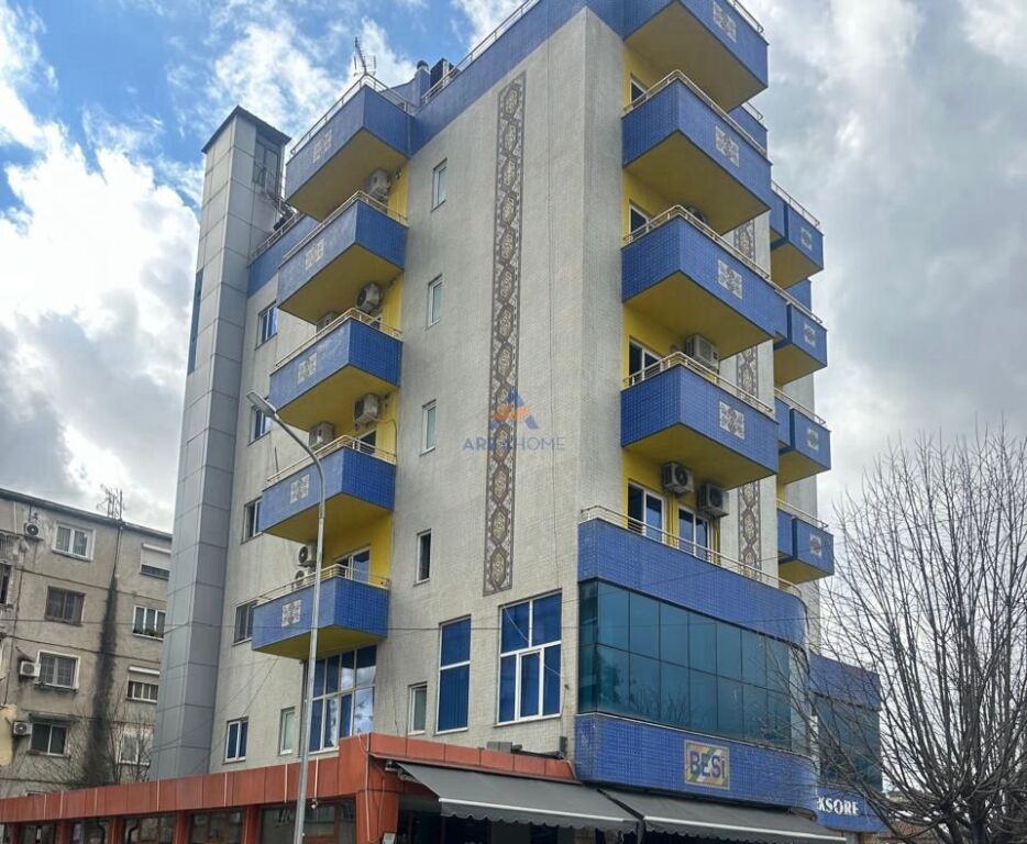 EDIFICIO DI 6 PIANI IN AFFITTO "DI FRONTE ALL'OSPEDALE AMERICANO 1" 1600 EURO