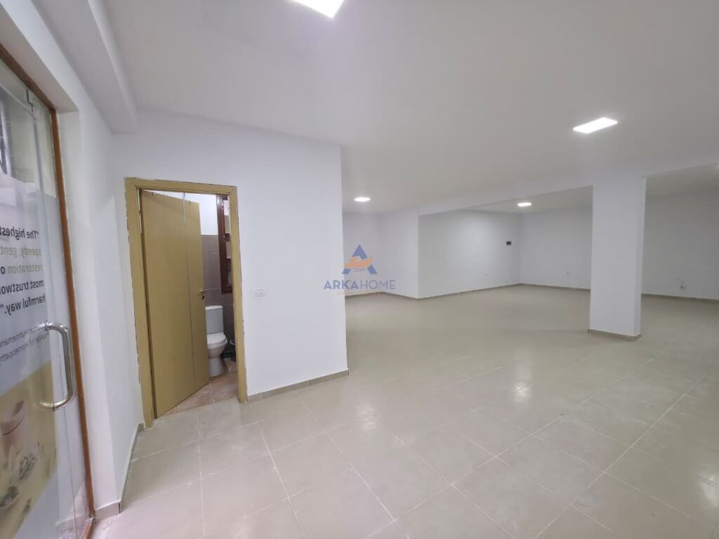 UNITÀ COMMERCIALE IN VENDITA E IN AFFITTO 90 M² "GIARDINO BOTANICO, LA MOSCHEA" VENDITA 180000 EURO (AFFITTO 900 EURO)