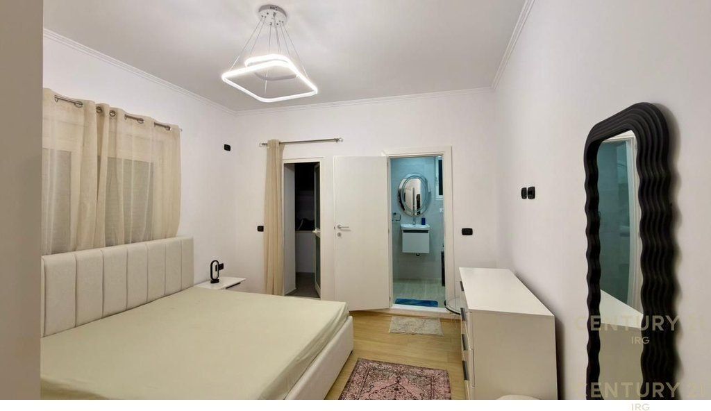 Jepet me qera apartament modern 1+1, Rruga e Dibres tek Medreseja!