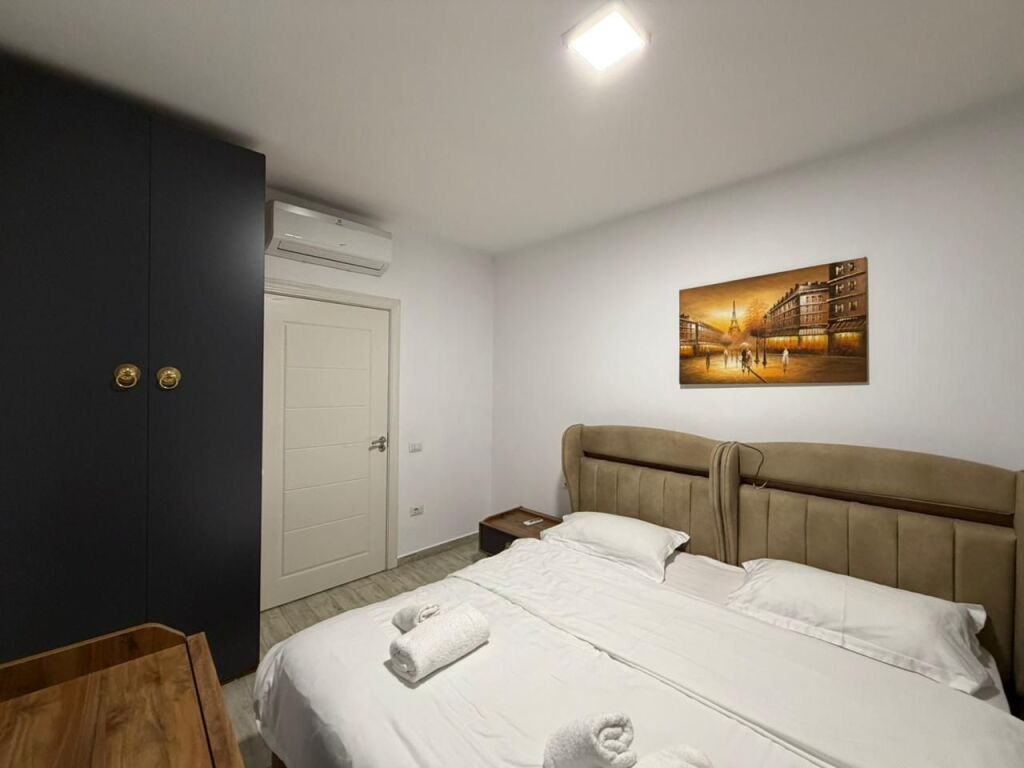 Apartament 1+1 per qira prane Concord Center ne Rrugen 5-Maji.