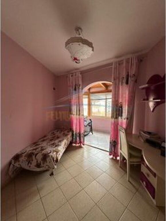Shitet, Apartament 2+1, Unaza e Re, Prane bar "Xhamero" Tirane