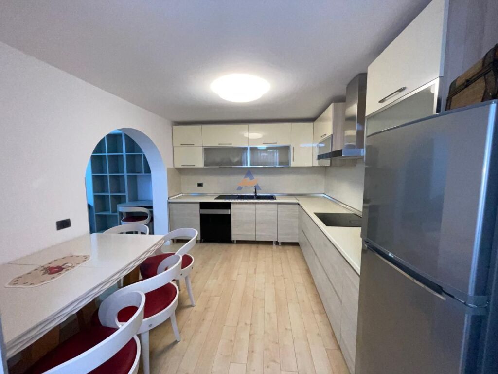 SHITET APARTAMENT 2+1+BALLKON "TE SHKOLLA E BALETIT,MBRAPA SHKOLLES" 192.000 EURO