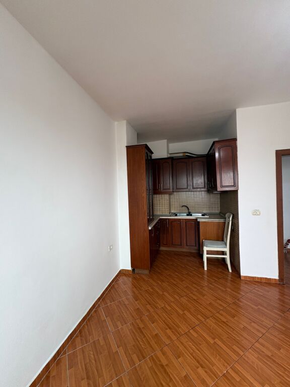 Shitet apartament 1+1 tek RRuga Dalip Topi