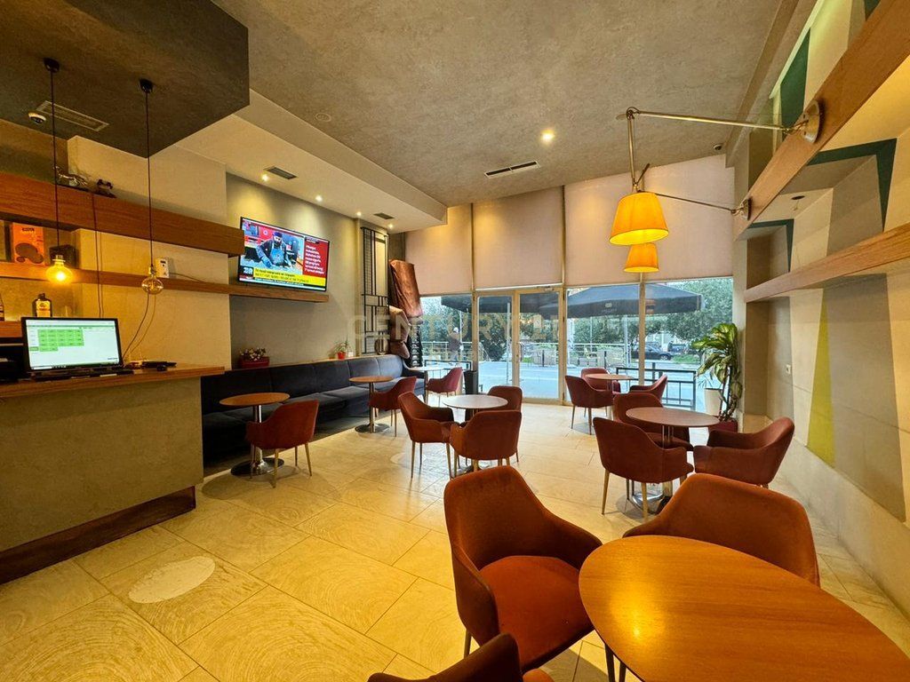 Business unit for sale in the Astir area (bar/premises in operation)
